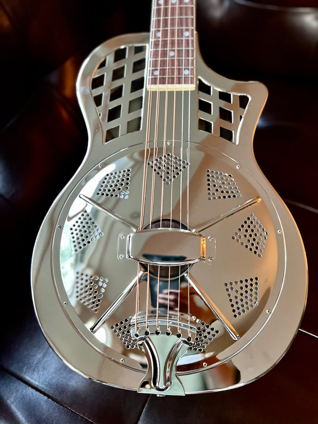 NOUVEAU! Sound Smith Parlor Resonator Cutaway - Finition Chrome - PRÉCOMMANDE (printemps 2024) 